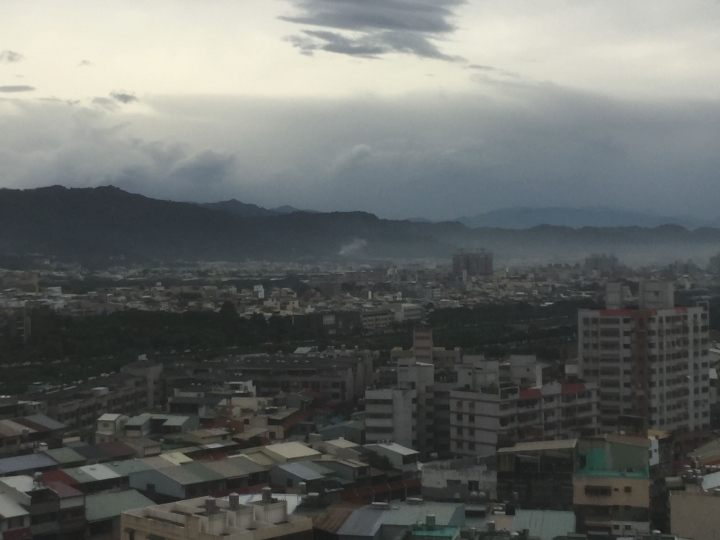 黃色的天空 污染了台中人的笑容