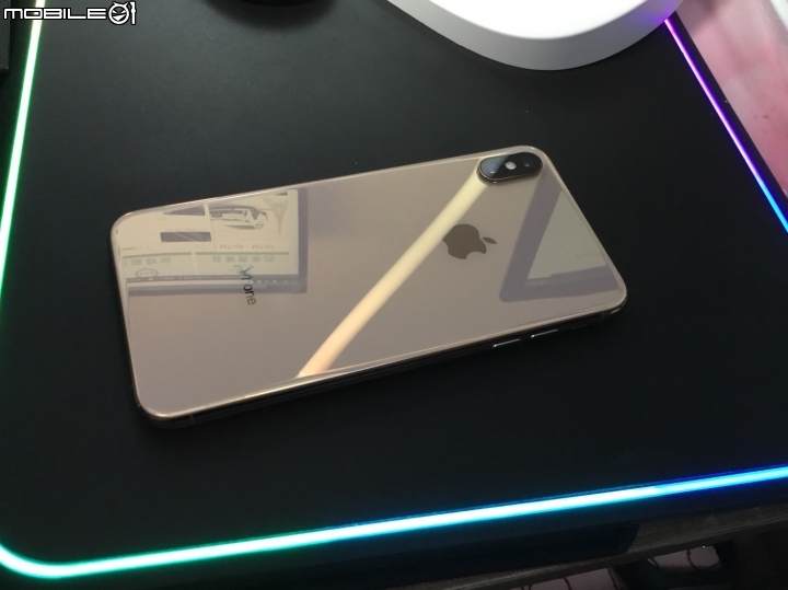 IPHONE XS MAX 金 開箱 (安兔兔跑分)