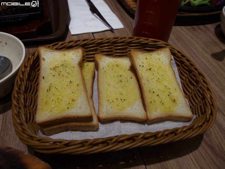 [食記] 臺北市 文山區 人从众牛排 -- 夜市中的厚切牛排