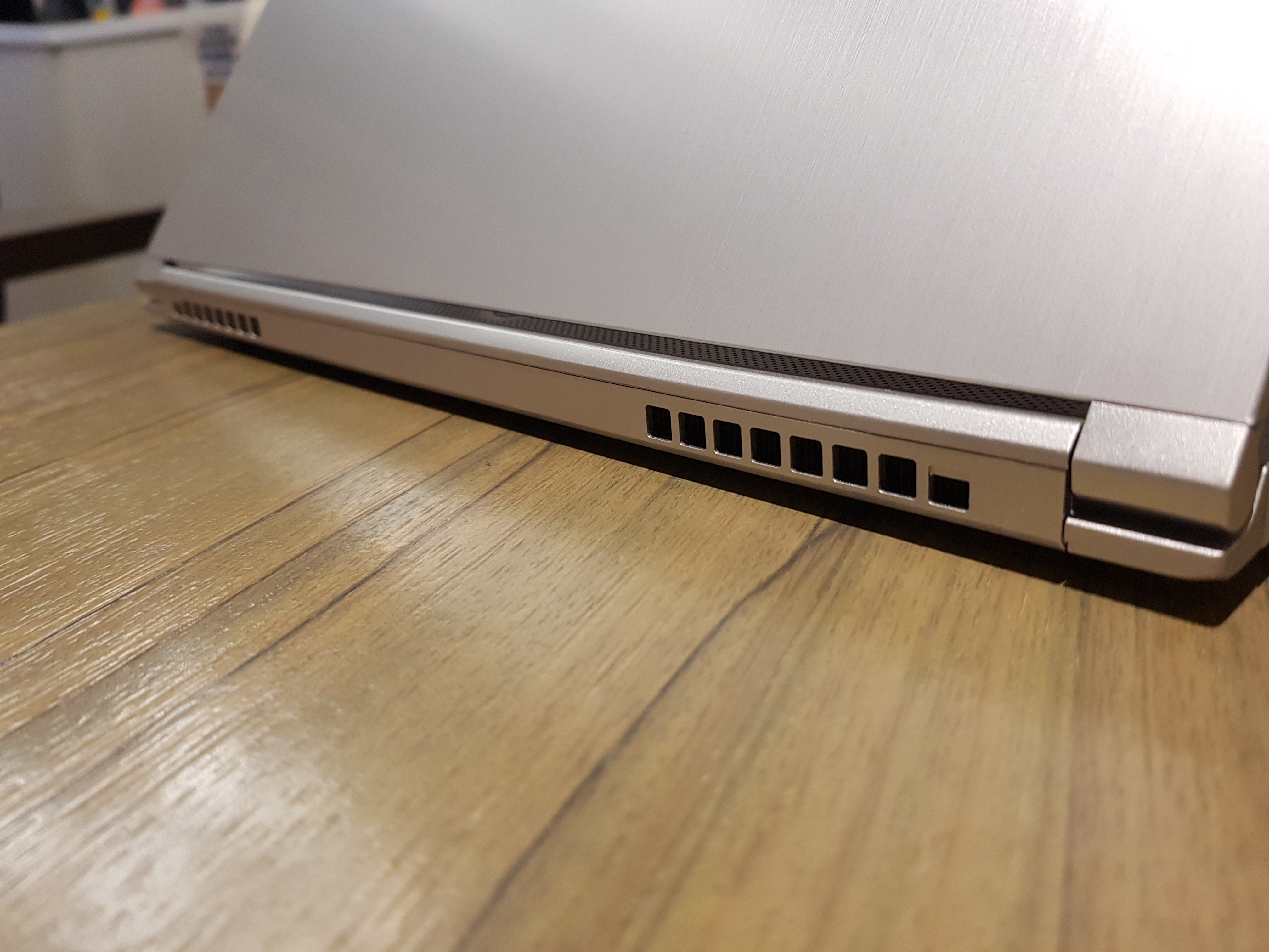 【小宅開箱】【閒聊】MSI PS42 輕薄型筆電，時尚金屬外皮下隱藏未知的性能！