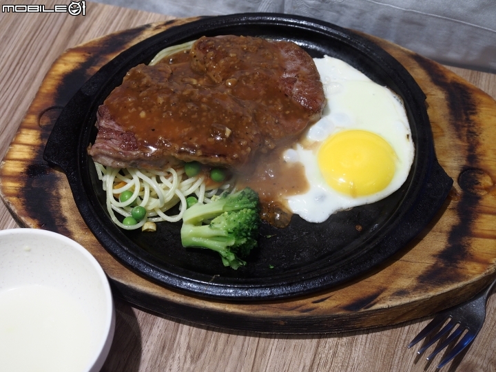 [食記] 臺北市 文山區 人从众牛排 -- 夜市中的厚切牛排