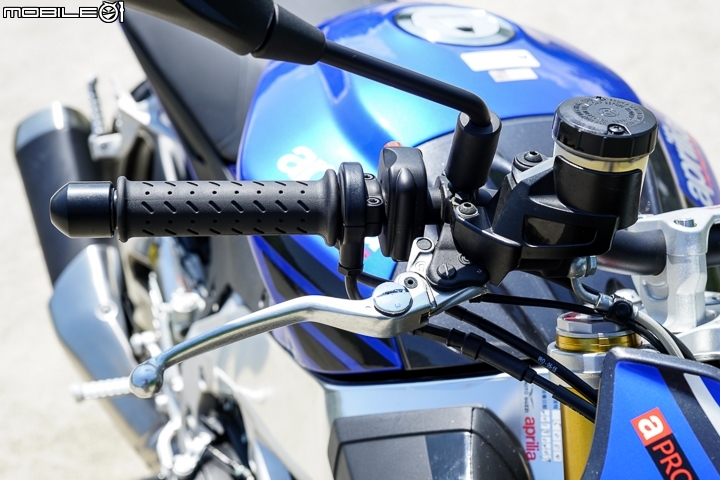aprilia Tuono V4 RR 試駕 跑車靈魂裸裝上路