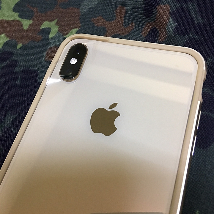 K11 Bumper i8 Plus 版手機殼裝在 iPhone XS Max 的胡亂測試心得
