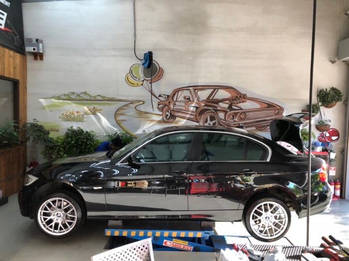 開老箱 - BMW 323I E90 十年二手車整理全紀錄