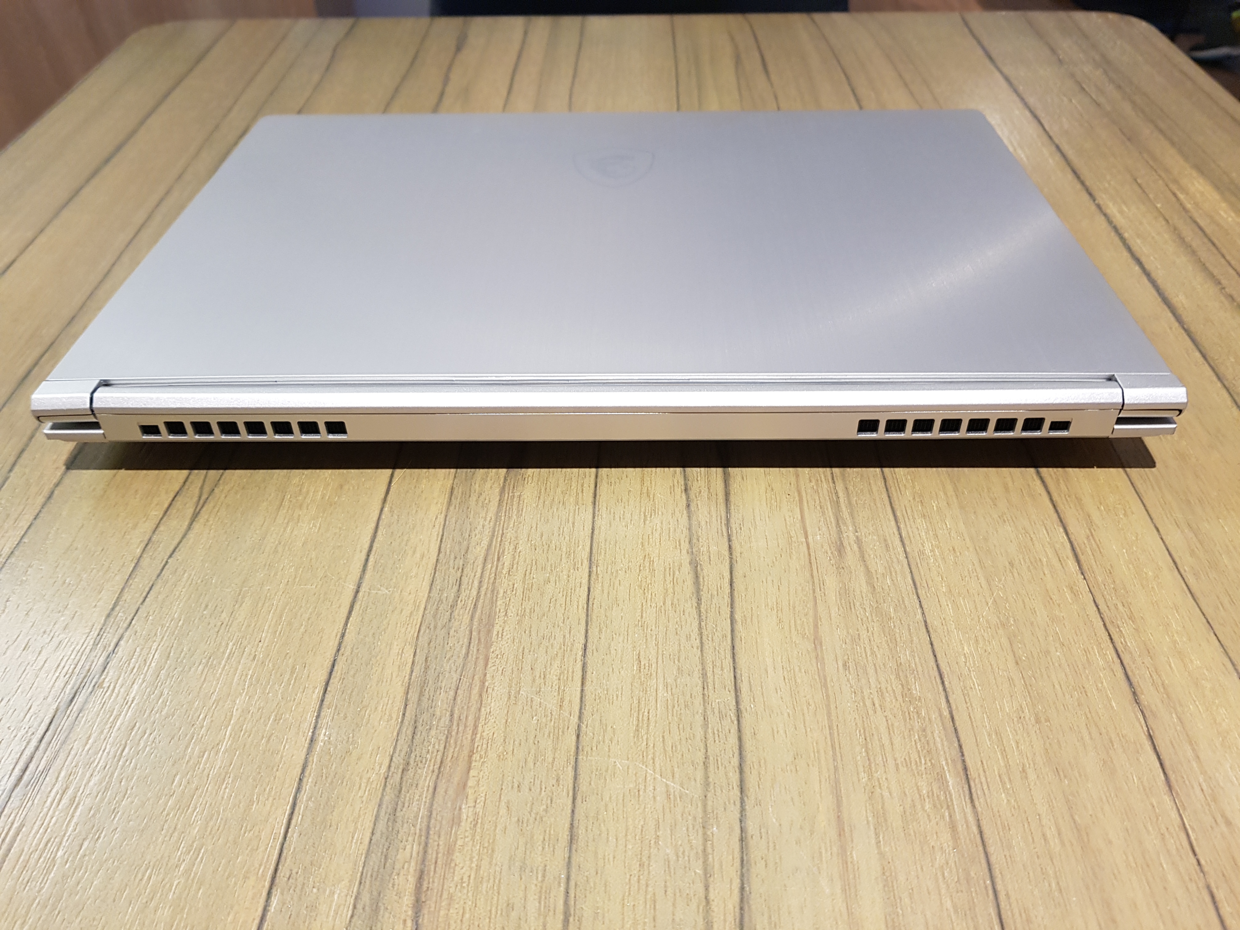 【小宅開箱】【閒聊】MSI PS42 輕薄型筆電，時尚金屬外皮下隱藏未知的性能！
