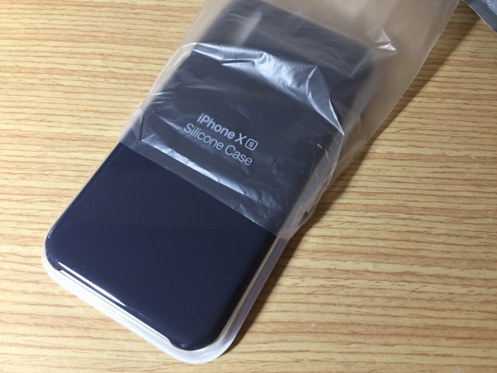 iPhone XS 矽膠保護殼開箱