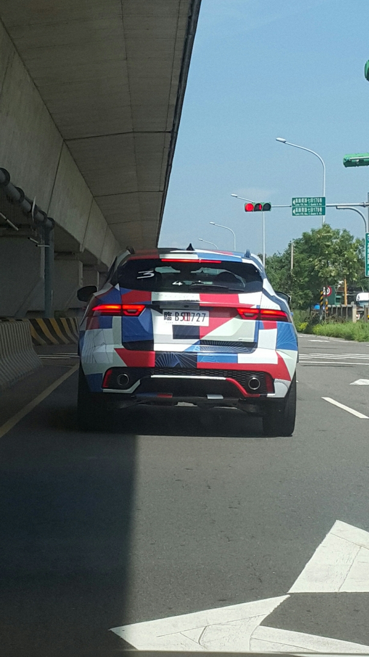 休旅豹 在辦什麼活動？ 廠徽都遮住