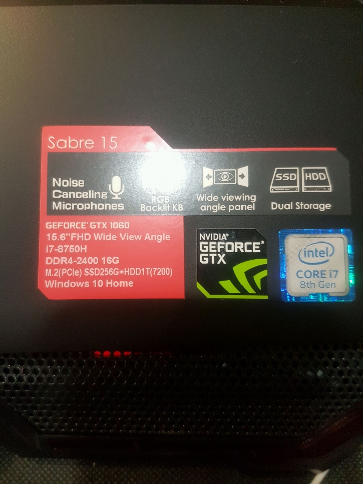 Sabre 15 W8 剛買一個月不到 哭第二次 無奈求解.....