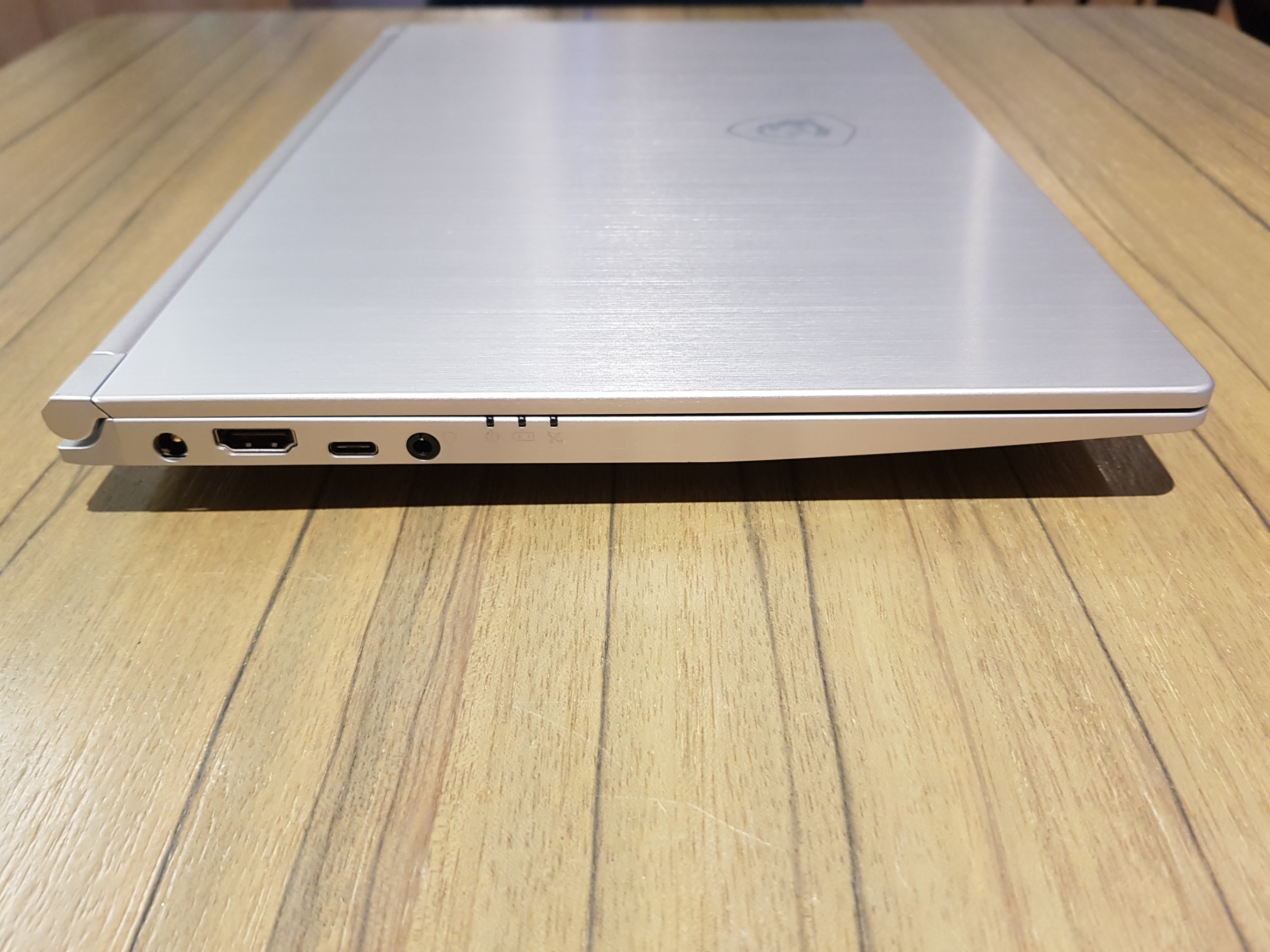 【小宅開箱】【閒聊】MSI PS42 輕薄型筆電，時尚金屬外皮下隱藏未知的性能！