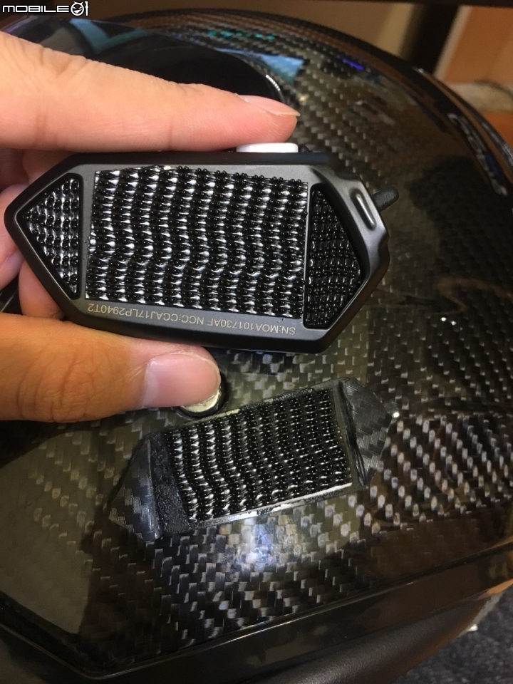 id221 Moto A1 藍芽耳機 自製黏貼分享