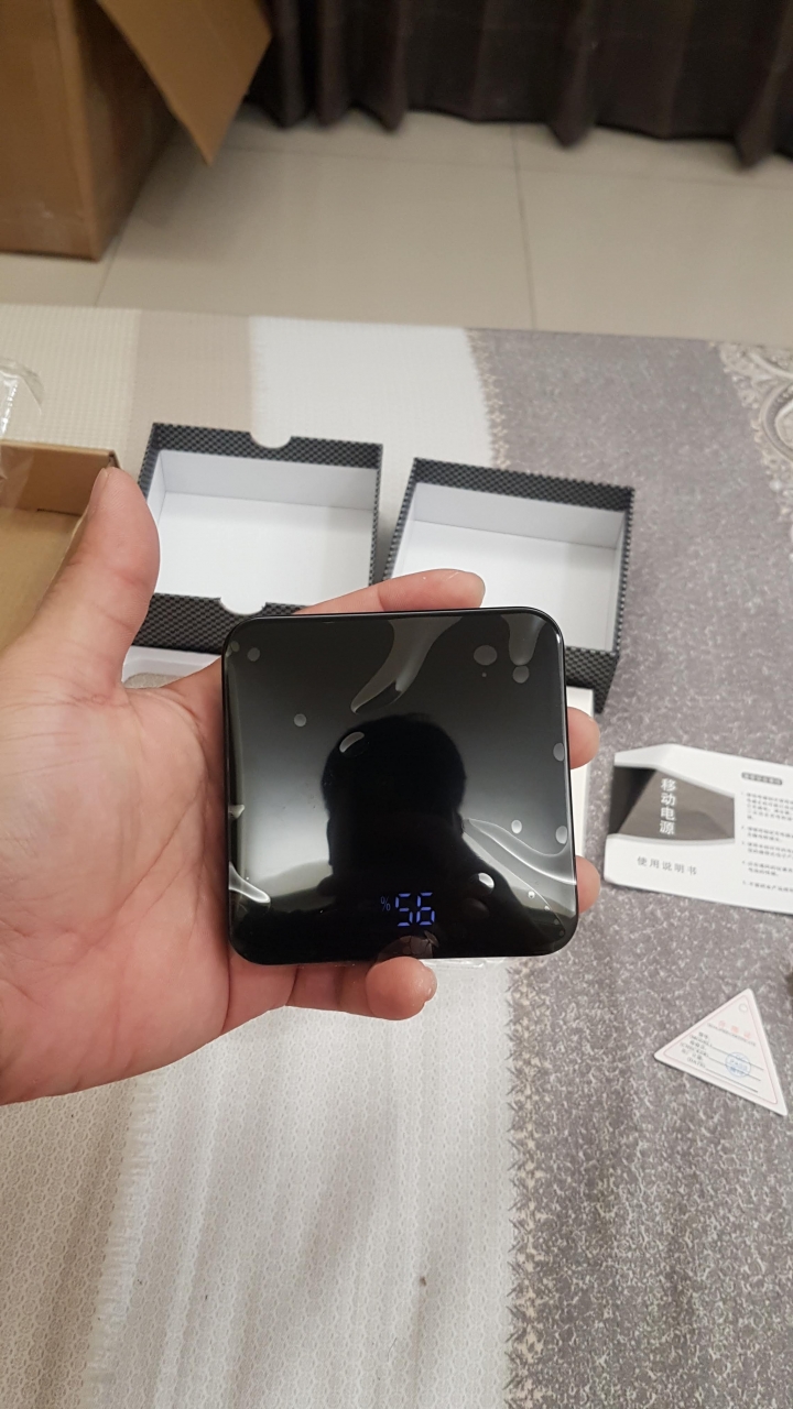 20000mAh迷你行動電源 開箱文(實際上是抱怨文)