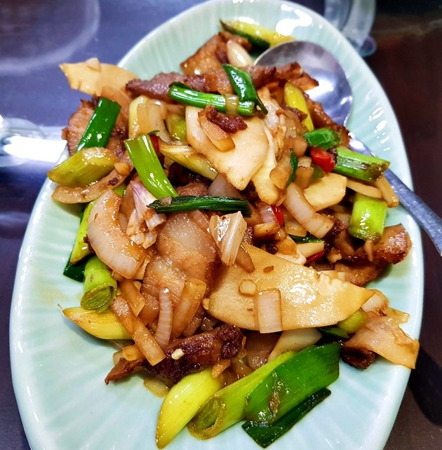 苗栗頭份中央路[快炒/合菜]迎客樓中式餐廳頭份店食記~ 快炒不錯吃~ 口味偏重些~ 在大酒堡的隔壁