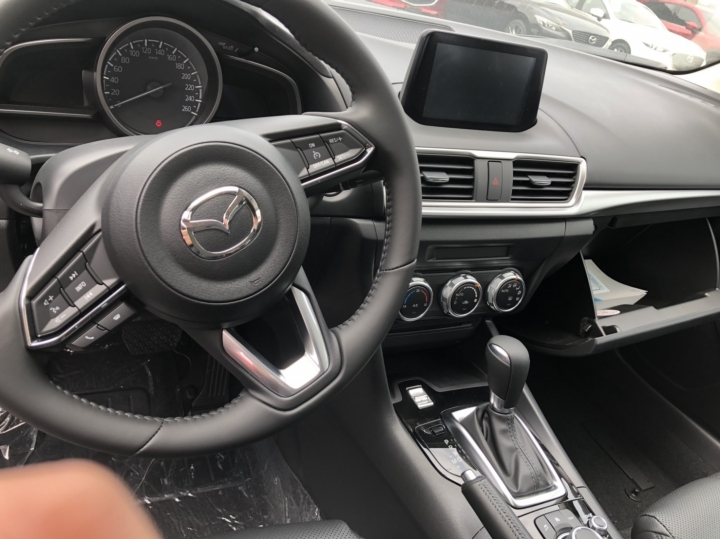 18年式MAZDA3尊榮進化版 鋼鐵灰 開箱分享