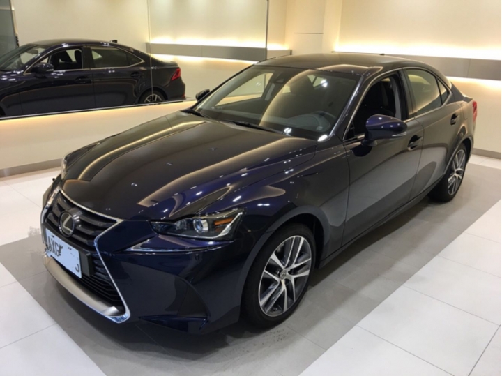 少見的LEXUS IS300深蘊藍交車