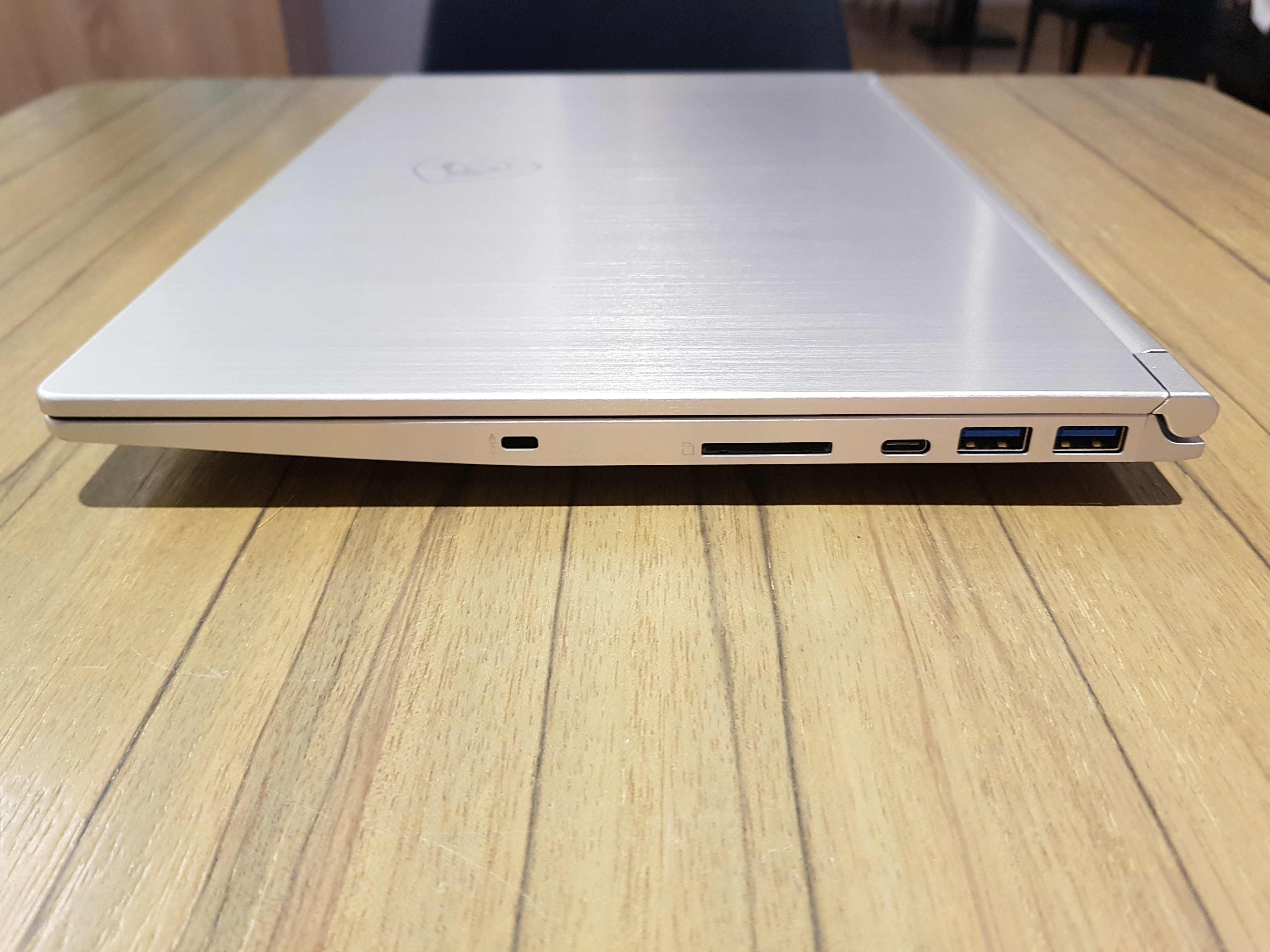 【小宅開箱】【閒聊】MSI PS42 輕薄型筆電，時尚金屬外皮下隱藏未知的性能！