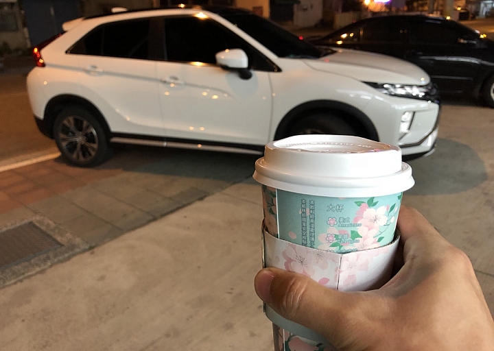 因為有她所以我有了Eclipse cross