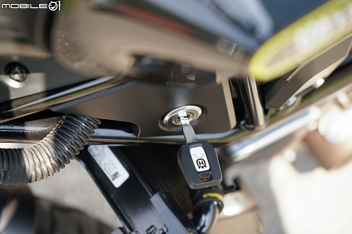 HUSQVARNA SVARTPILEN 401 百年車廠的前衛新作