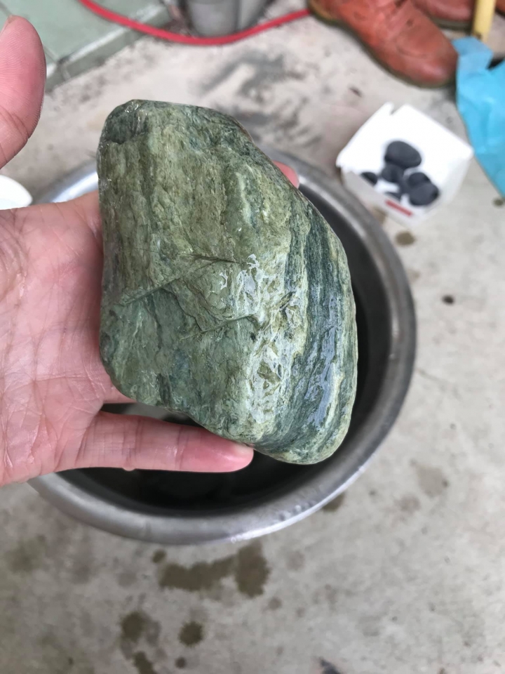 請教玉石前輩們 濁水溪檢的這些石頭都是些什麼礦石呢?