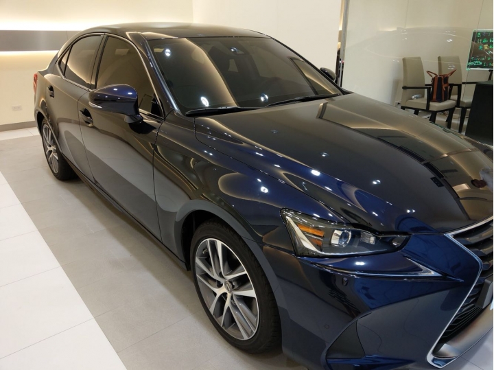 少見的LEXUS IS300深蘊藍交車