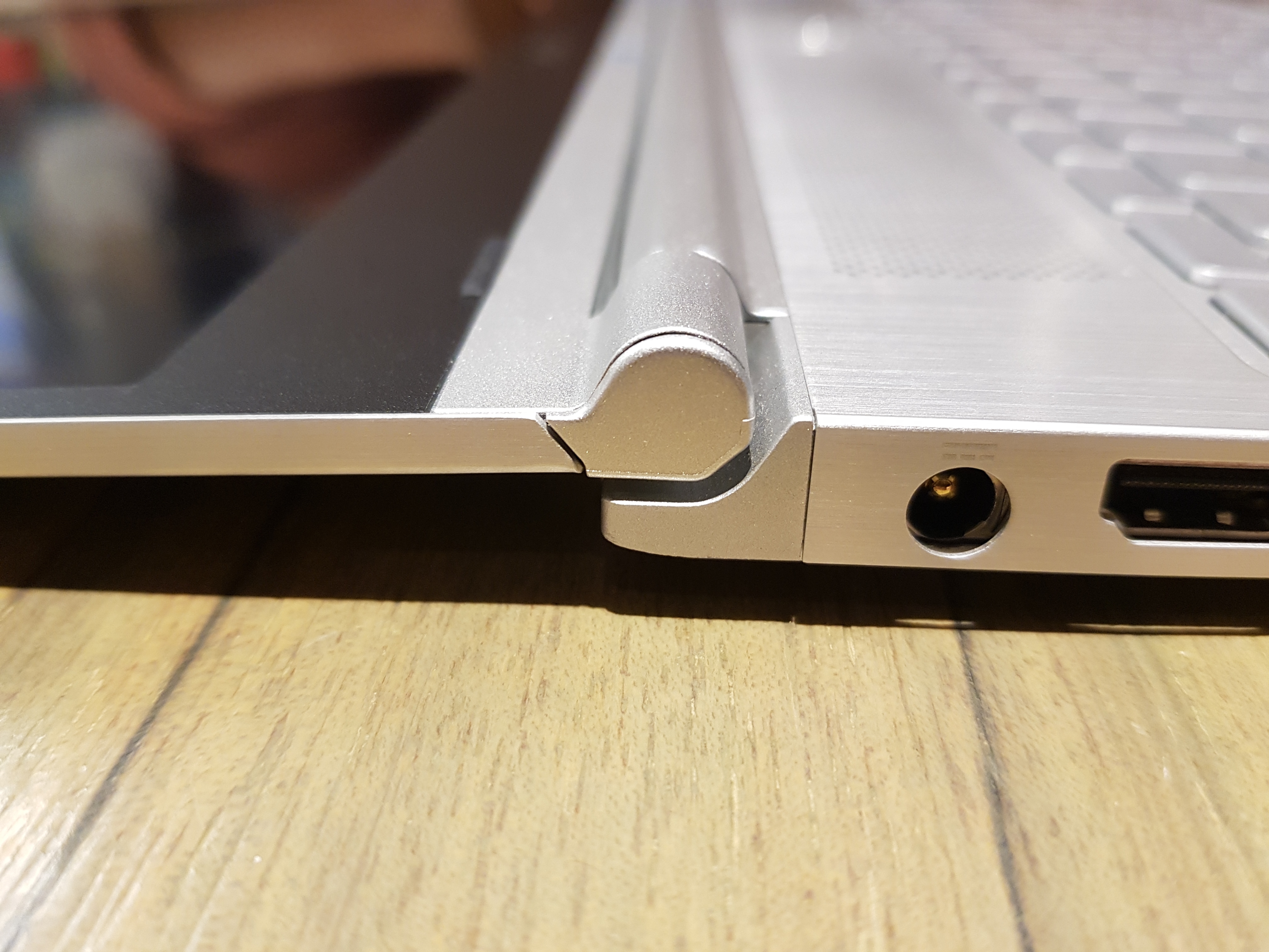 【小宅開箱】【閒聊】MSI PS42 輕薄型筆電，時尚金屬外皮下隱藏未知的性能！
