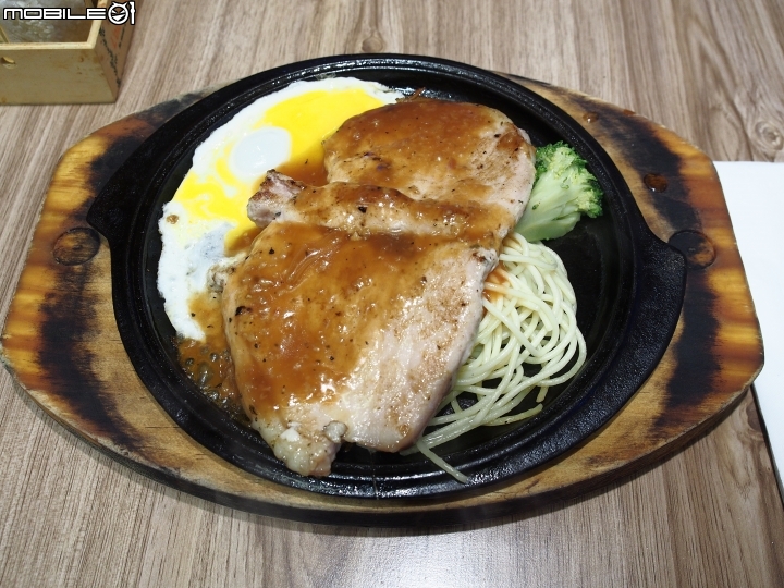 [食記] 臺北市 文山區 人从众牛排 -- 夜市中的厚切牛排