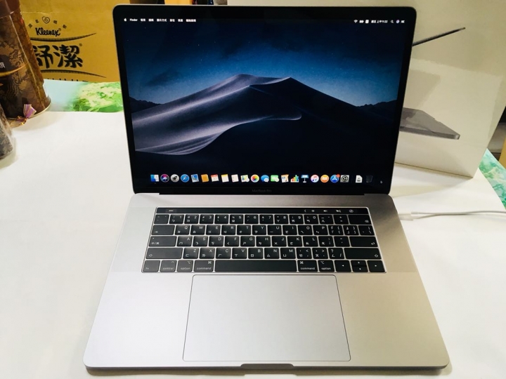 [開箱](新開箱保護套)2018 MacBook Pro 15”+Radtech鍵盤布、保護套