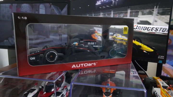 [開箱]1/18 SPARK McLaren MCL32