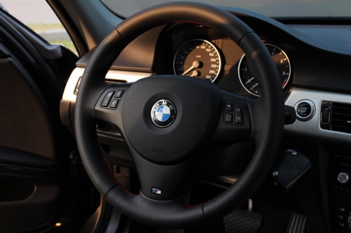 開老箱 - BMW 323I E90 十年二手車整理全紀錄