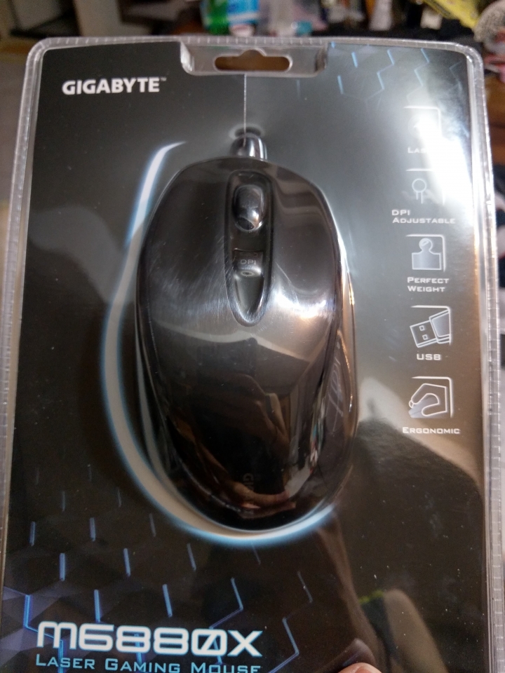【第一次開箱】 GIGABYTE SabrePro 15