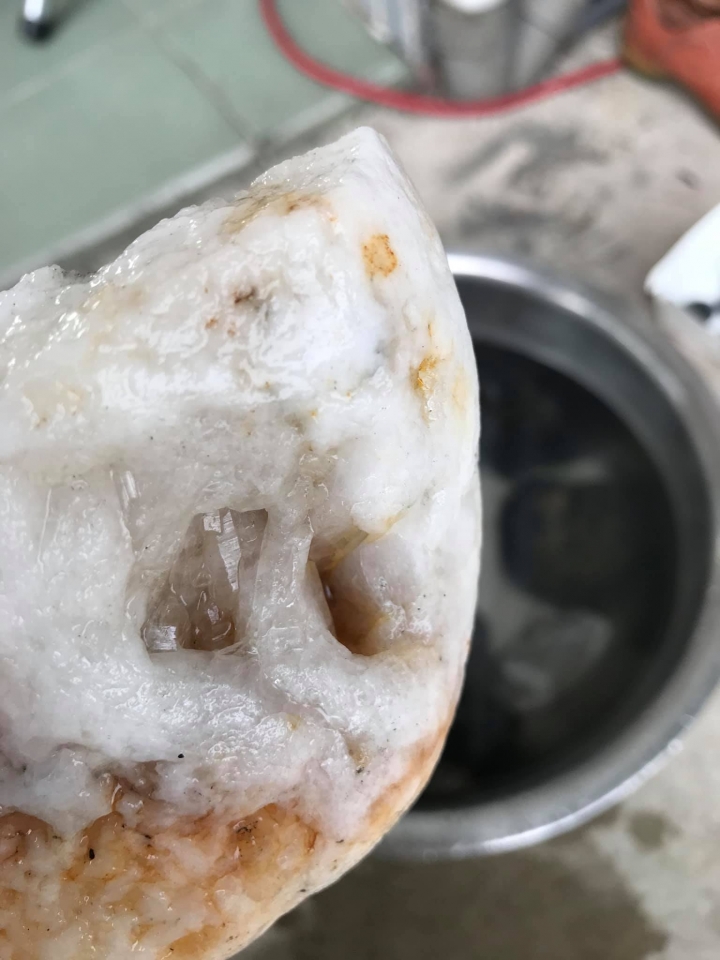 請教玉石前輩們 濁水溪檢的這些石頭都是些什麼礦石呢?