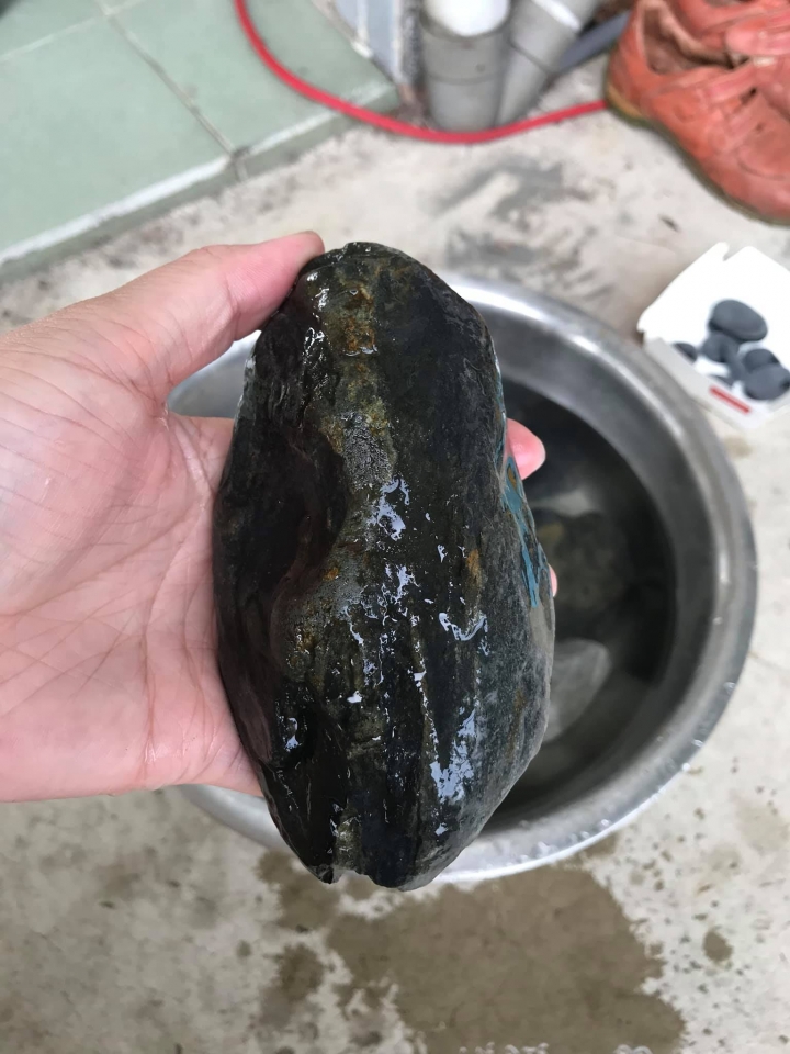 請教玉石前輩們 濁水溪檢的這些石頭都是些什麼礦石呢?