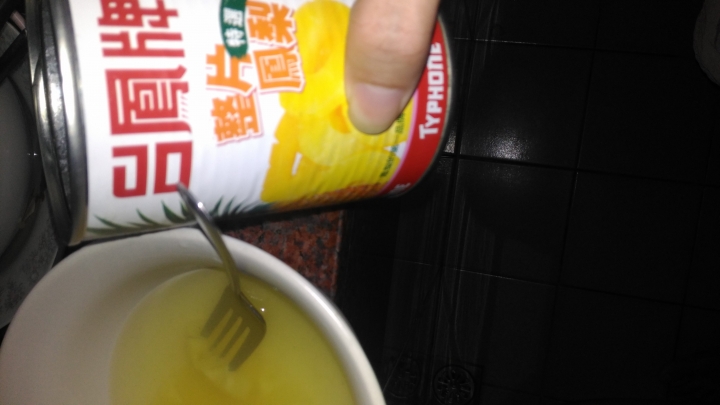 鳳梨馬口鐵罐 裡面有一絲一絲的類似金属 是什麼