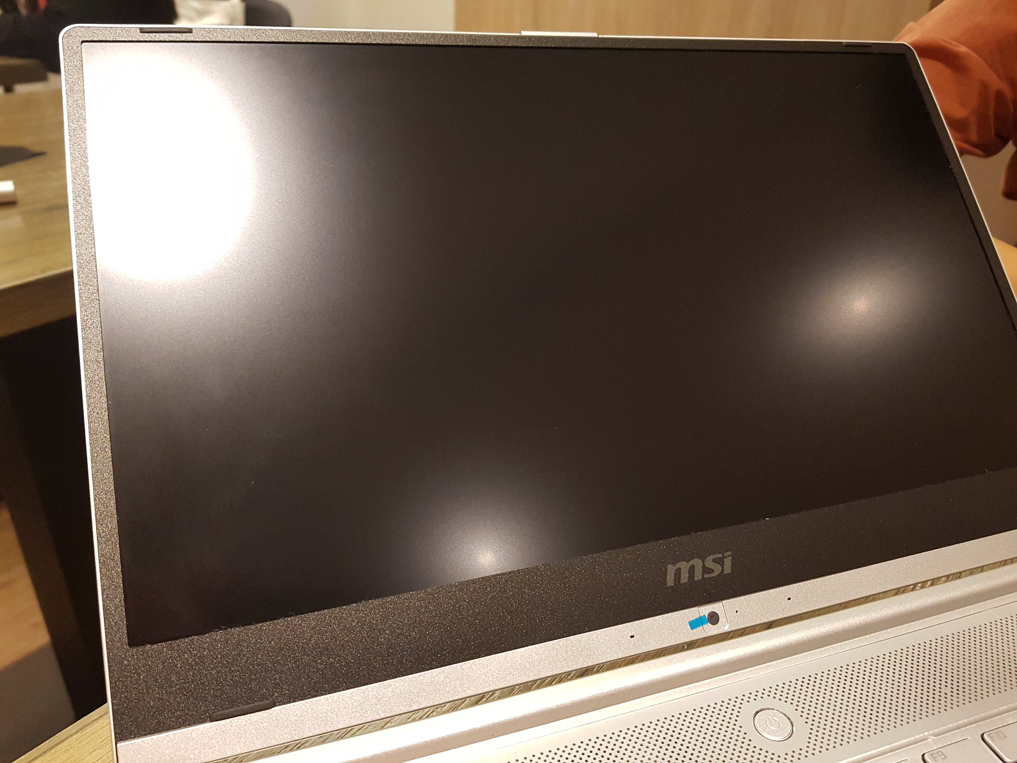 【小宅開箱】【閒聊】MSI PS42 輕薄型筆電，時尚金屬外皮下隱藏未知的性能！