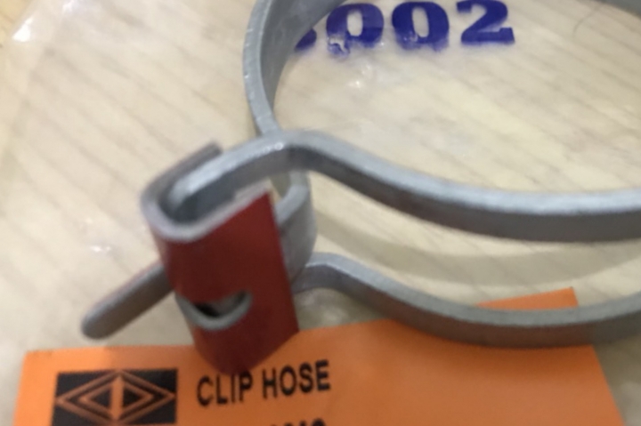 奇怪的水管卡扣問題