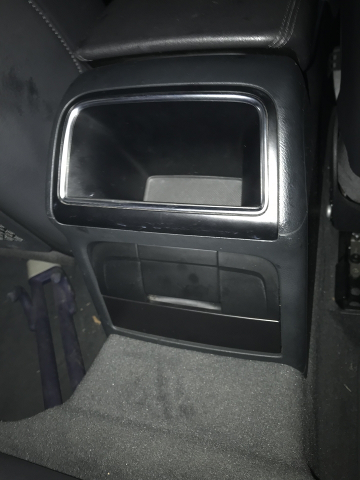 【DIY】B8.5 A4 Y2013, 安裝USB插座