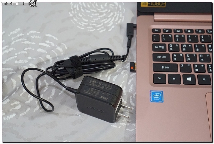 【開箱分享】上學去! Acer Swift 1 SF114-32 14吋 筆電 (粉紅櫻)