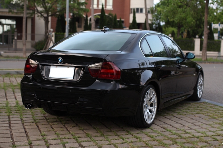 開老箱 - BMW 323I E90 十年二手車整理全紀錄