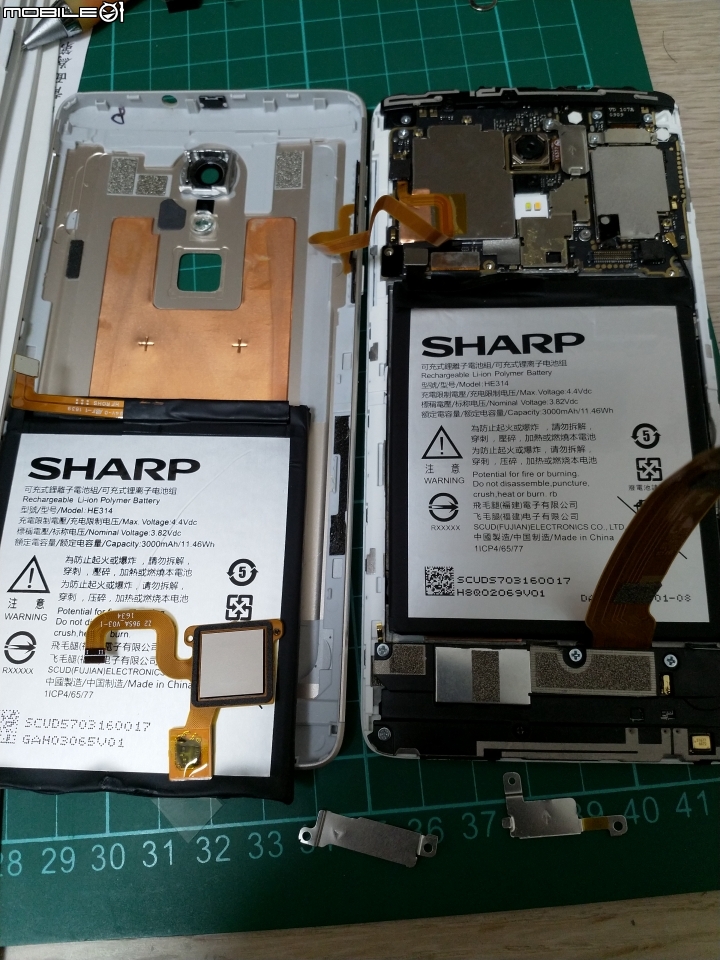 把退役的Sharp Z2 不怕死的業餘換電池(成功