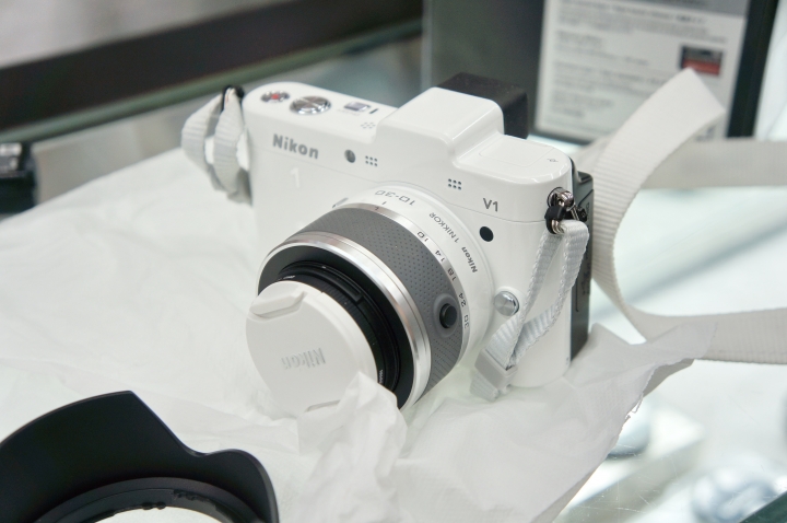 Nikon Z7蓋大樓，補上Nikon第一台無反V1開箱照。