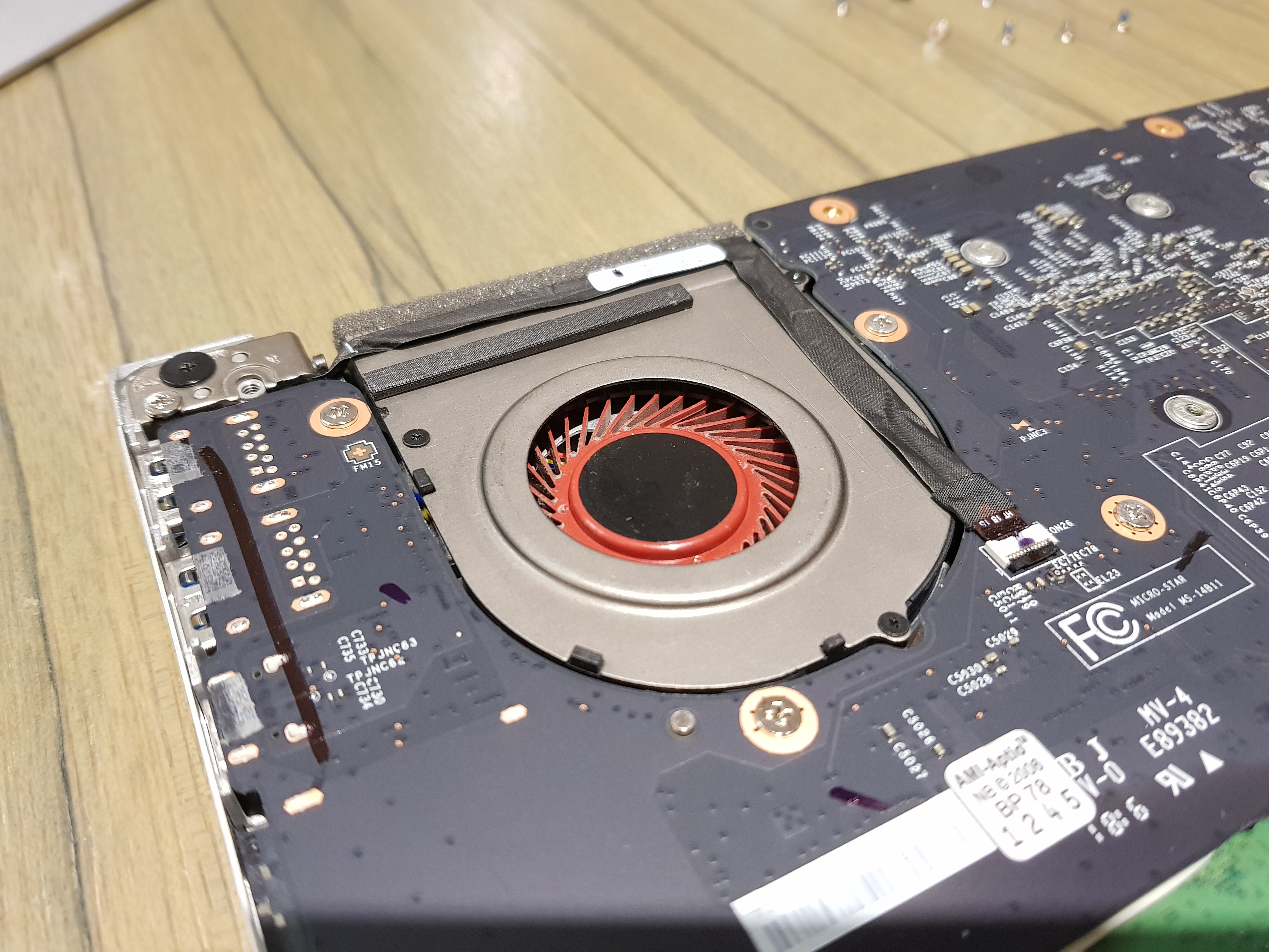 【小宅開箱】【閒聊】MSI PS42 輕薄型筆電，時尚金屬外皮下隱藏未知的性能！