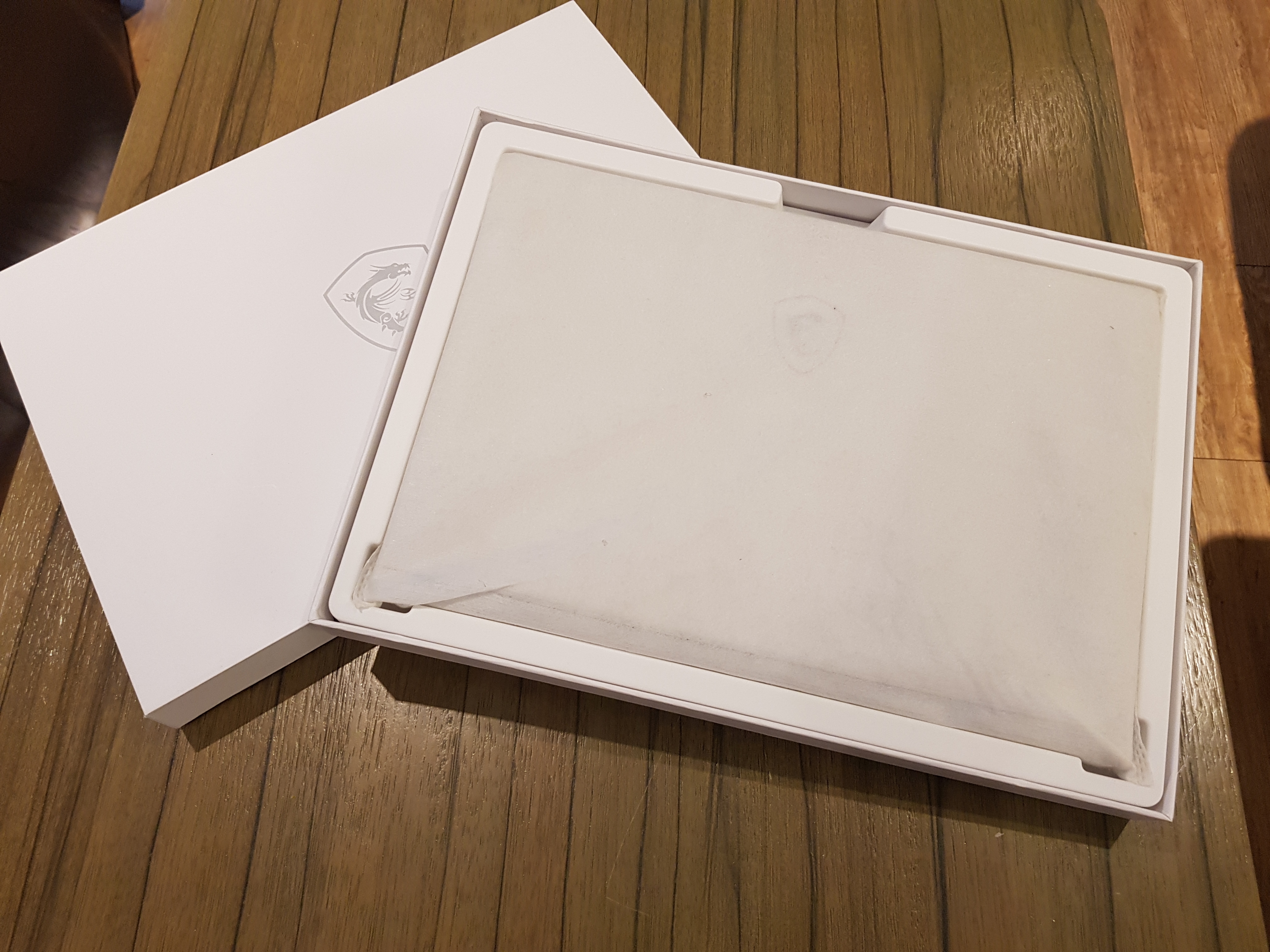 【小宅開箱】【閒聊】MSI PS42 輕薄型筆電，時尚金屬外皮下隱藏未知的性能！
