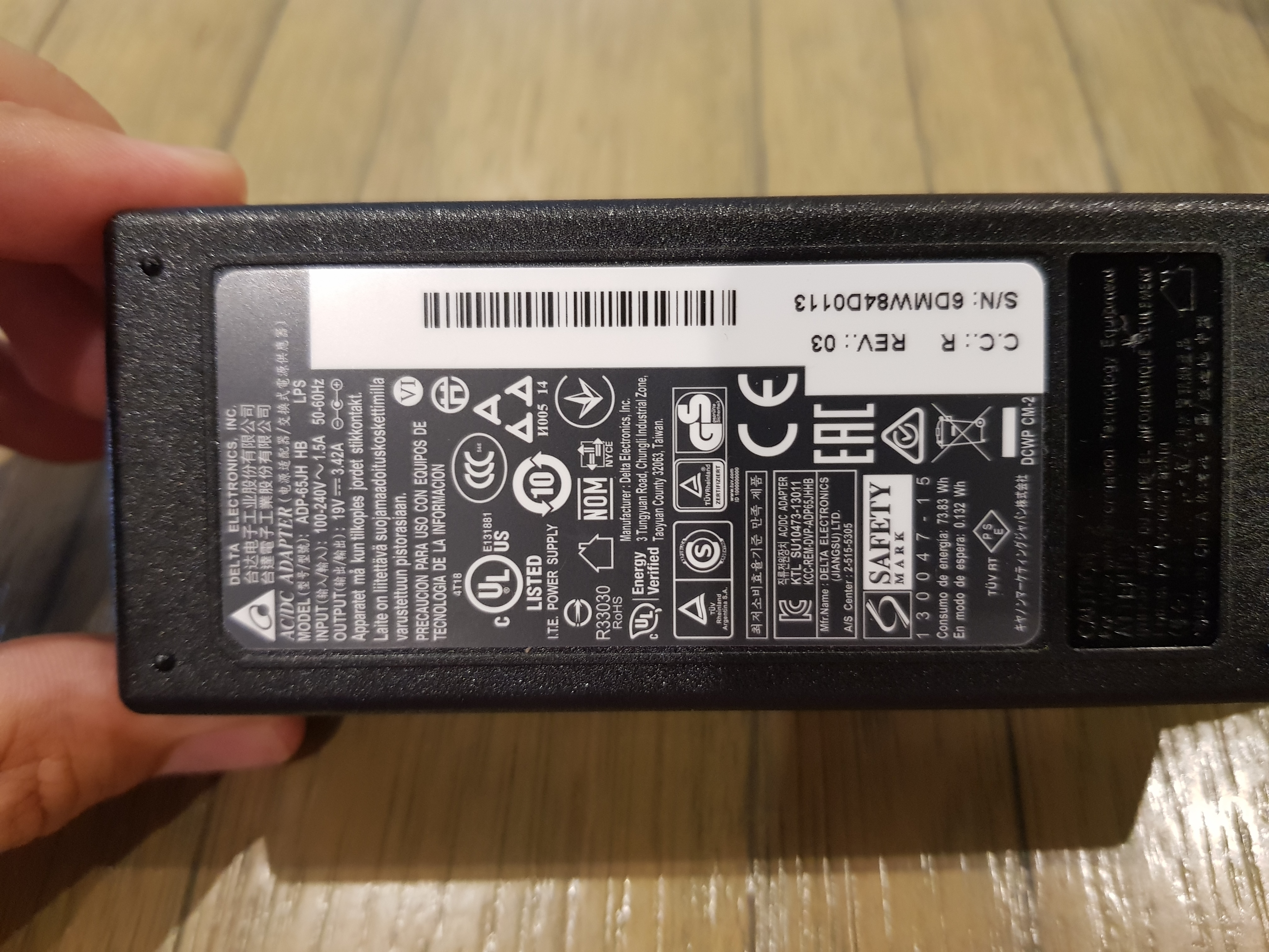 【小宅開箱】【閒聊】MSI PS42 輕薄型筆電，時尚金屬外皮下隱藏未知的性能！