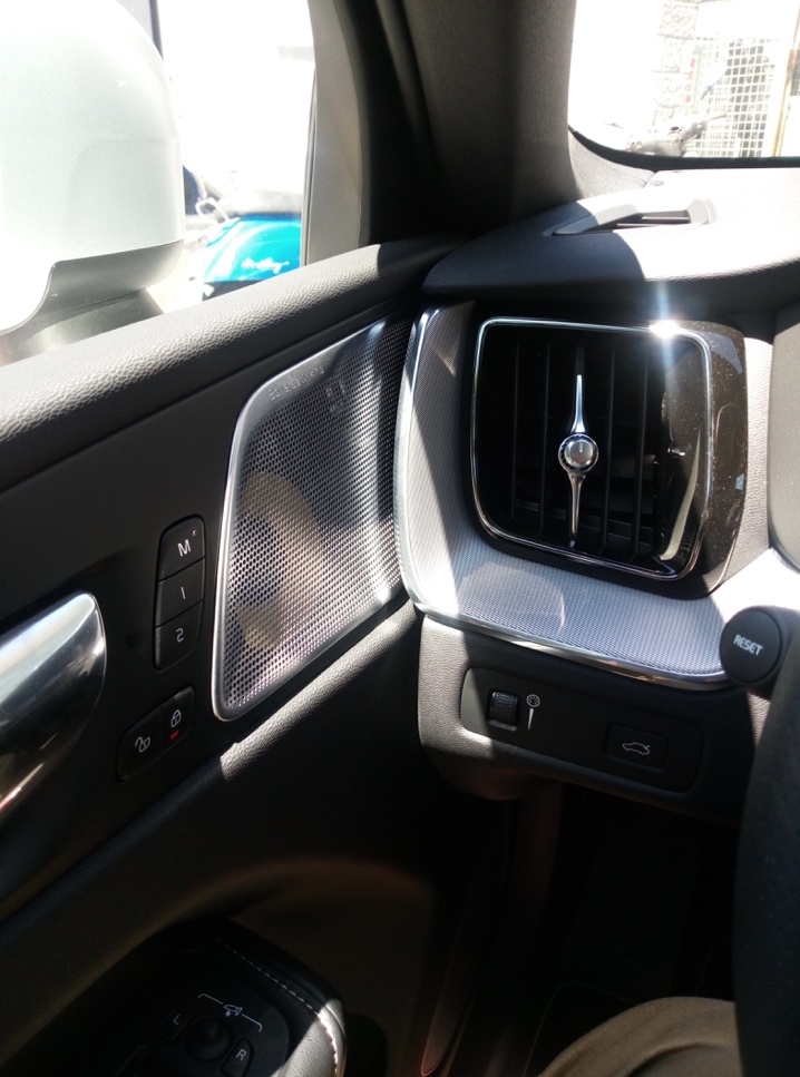 去展間看XC40後移情別戀XC60