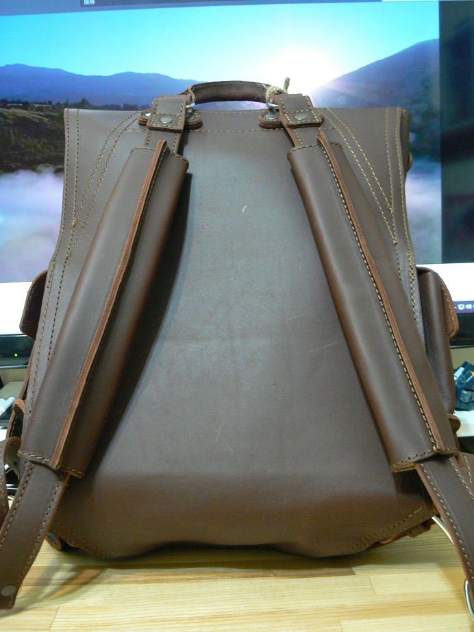[開箱] 重後背包 Saddleback Leather - Thin Front Pocket Backpack