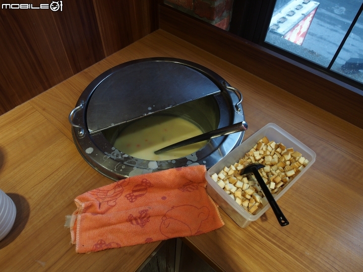 [食記] 臺北市 文山區 人从众牛排 -- 夜市中的厚切牛排