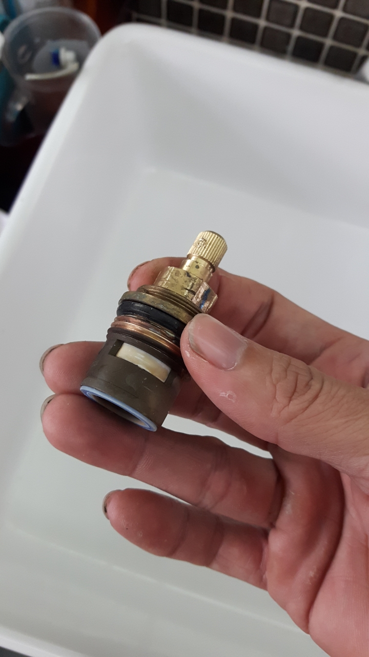 請問凱撒淋浴水龍頭組的出水開關陶瓷閥哪裡買