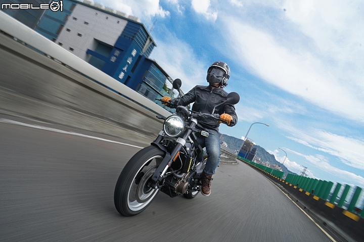 HUSQVARNA SVARTPILEN 401 百年車廠的前衛新作 HUSQVARNA SVARTPILEN 401 百年車廠的前衛新作