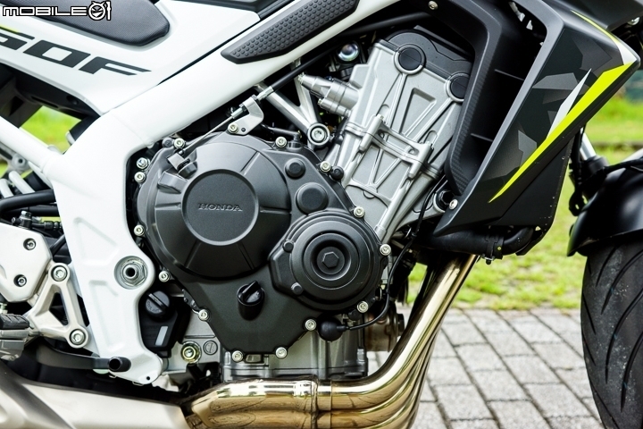 Honda NEO SPORTS CAFE,小編特別找到之前試駕過 CB650F 的引擎照片,其實有不少地方似乎都與這次預告的圖片相符。 Honda NEO SPORTS CAFE,小編特別找到之前試駕過 CB650F 的引擎照片,其實有不少地方似乎都與這次預告的圖片相符。