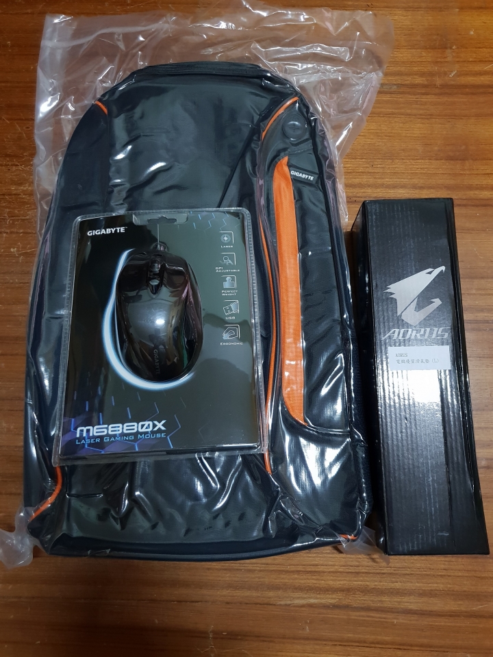 [不專業開箱]GIGABYTE SabrePro 15 高CP電競筆電