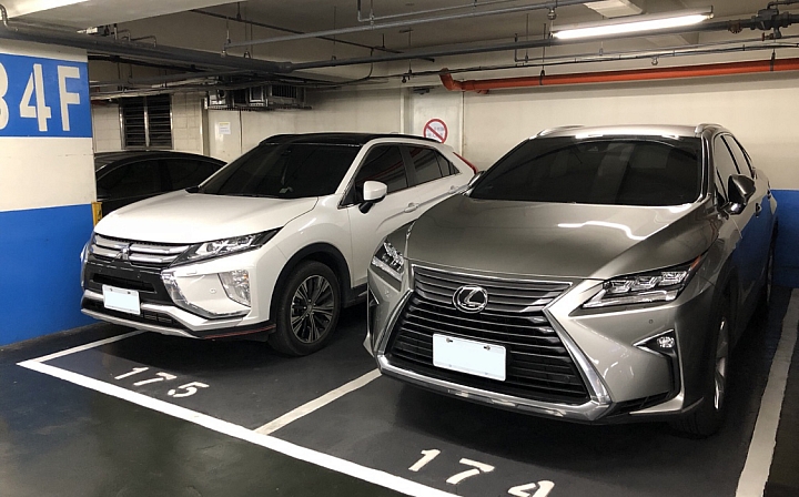 因為有她所以我有了Eclipse cross